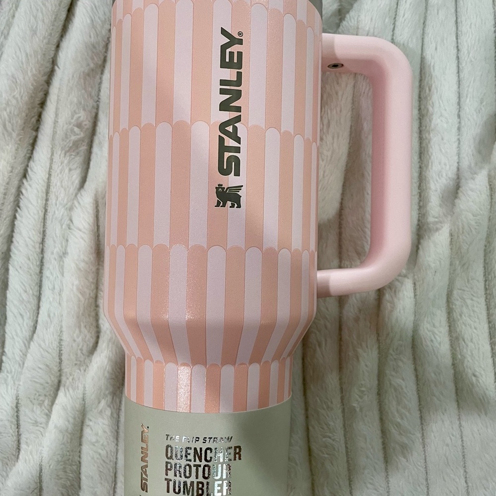 Stanley 40 oz Tea Rose Tile ProTou